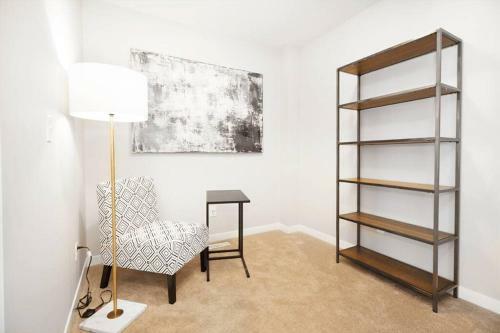 3br Condo With Free Parking And In-suite Laundry