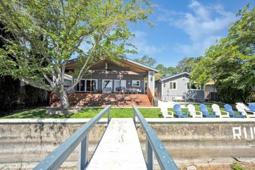 Lakeshore Paradise