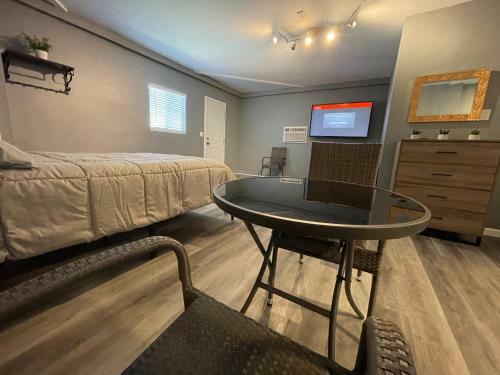 Hostal Spacious Suite With Private Entry