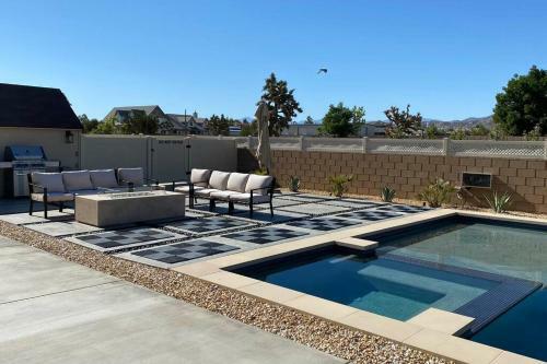 Villa Palmdale Paradise Palace / Special Event Venue