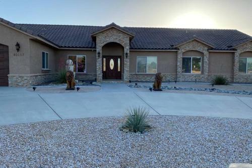 Villa Palmdale Paradise Palace / Special Event Venue