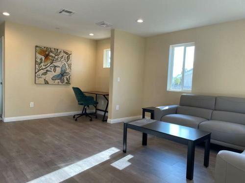 Cheerful 4-bedroom New House With Parking