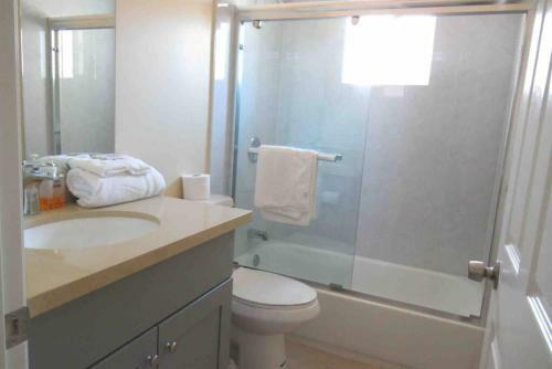 Cheerful 4-bedroom New House With Parking