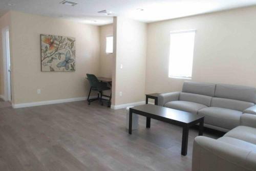 Cheerful 4-bedroom New House With Parking