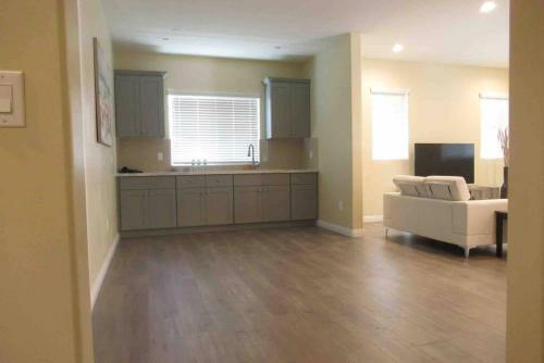 Cheerful 4-bedroom New House With Parking
