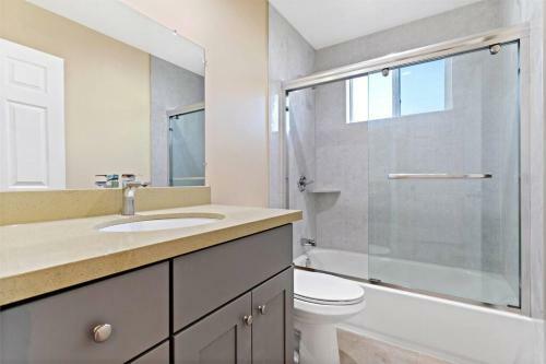 Cheerful 4-bedroom New House With Parking
