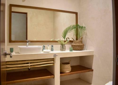 Apartamento Chic-modern Apt W/pool, Garden, Parking & 3 Bikes