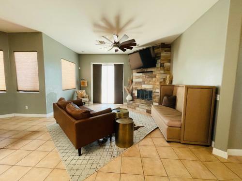 Palm Desert Retreat With Private Pool, Spa, And Bar!