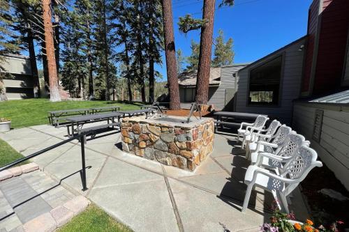 Apartamento Steps From Mammoth Mountain, Fireplace, Free Parking! Condo