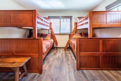#514 Ski In Ski Out Mountainside Home