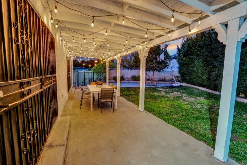 A Super Private La Home With Amazing Design And Pool & Spa
