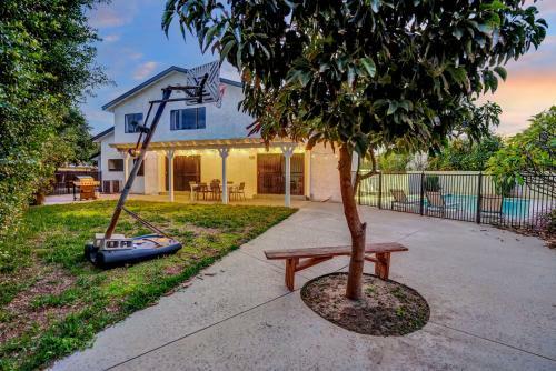 A Super Private La Home With Amazing Design And Pool & Spa