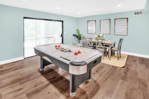 A Super Private La Home With Amazing Design And Pool & Spa