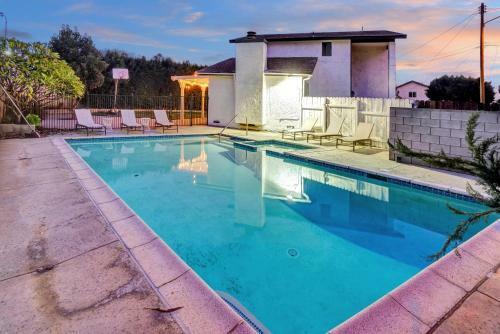 A Super Private La Home With Amazing Design And Pool & Spa