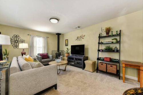 Artsy 2br Home 5 Min From Ucd Med Ctr & Sac State