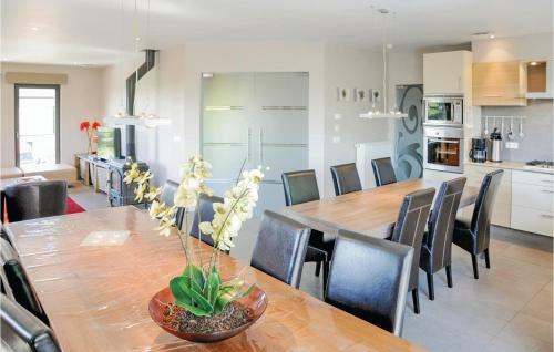 Five-bedroom Holiday Home In Somme-leuze