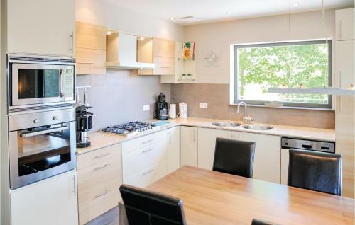 Five-bedroom Holiday Home In Somme-leuze