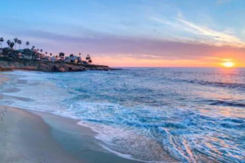 Spacious, Luxury Ocean Master Suite 2 Bd 1 Ba