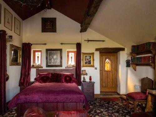 Peak District Cottage Set In 5 Acres Near Buxton