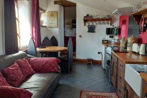 Peak District Cottage Set In 5 Acres Near Buxton