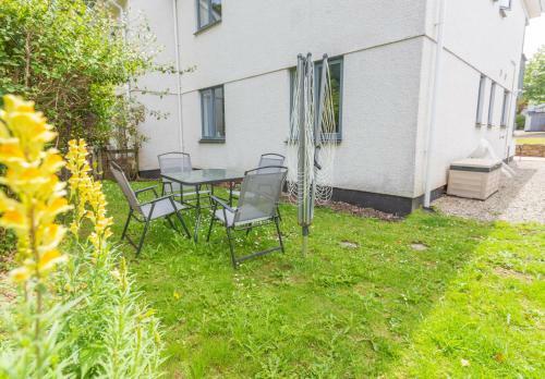 Spacious Ground Floor Apartment - Close To Beaches