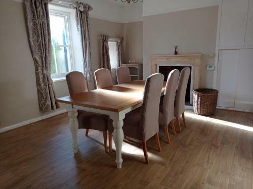 Old Hall Farmhouse, Sleeps 6. Dogs Welcome.