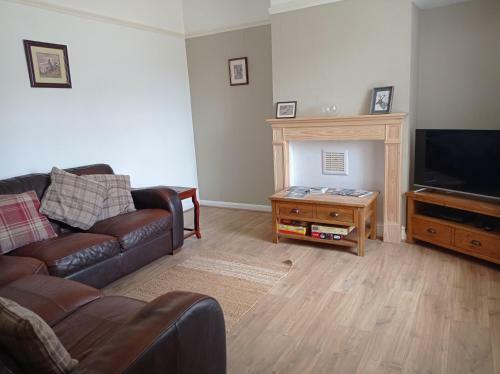 Old Hall Farmhouse, Sleeps 6. Dogs Welcome.