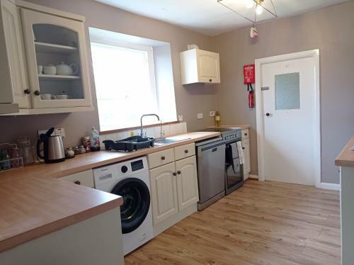 Old Hall Farmhouse, Sleeps 6. Dogs Welcome.