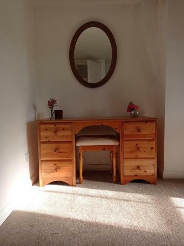 Old Hall Farmhouse, Sleeps 6. Dogs Welcome.