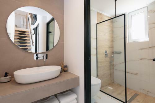 Solis Villa, A Sublime Retreat Close To The Beach!