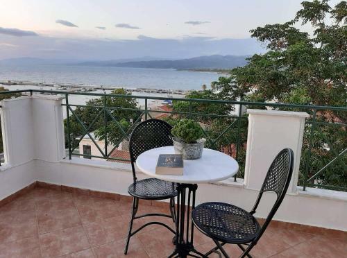 Apartamento A View From The Attic Window. Kyparissia, Messinia