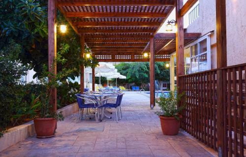 Cosman Hotel