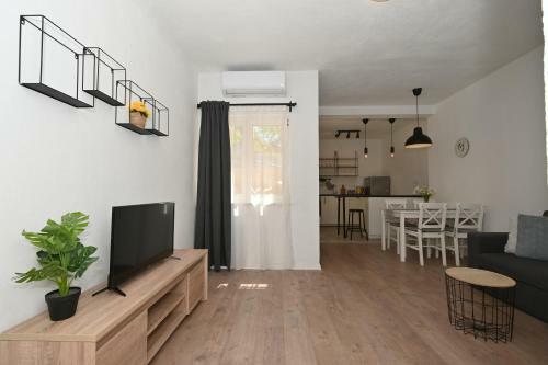 Apartment Split ?rnovnica In Green Peaceful Nature