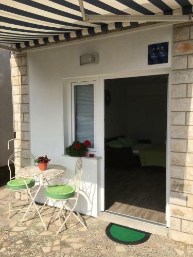Studio Apartman Jojo