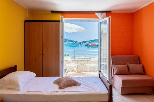 Hostal Apartments Mikuli? Rogoznica