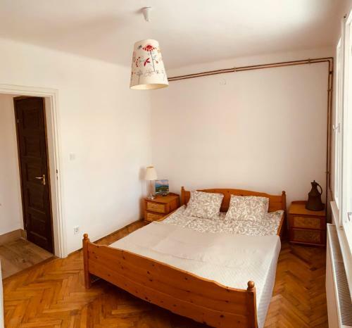 Apartamento T?lev�l/pine-needles