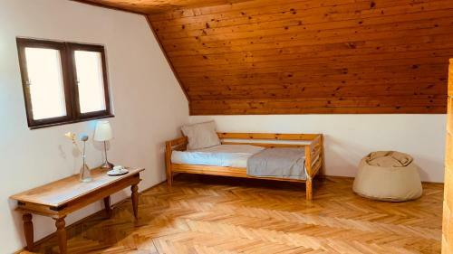 Apartamento T?lev�l/pine-needles