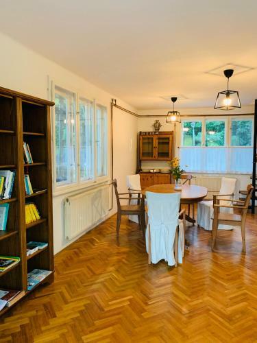 Apartamento T?lev�l/pine-needles