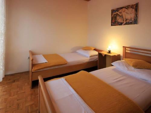 Inviting Apartment In Tribalj With Garden
