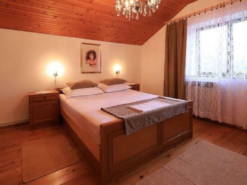 Inviting Apartment In Tribalj With Garden