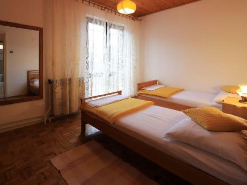 Inviting Apartment In Tribalj With Garden