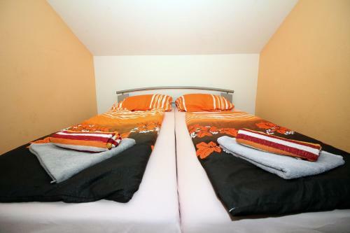 Hostal 4 Bedroom Guest House In Tisno