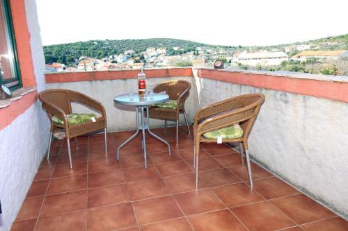 Hostal 4 Bedroom Guest House In Tisno