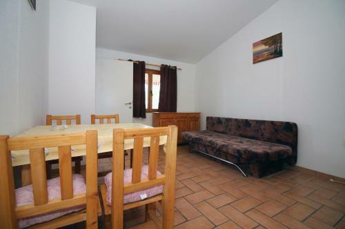 Hostal 4 Bedroom Guest House In Tisno