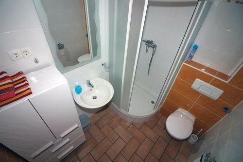 Hostal 4 Bedroom Guest House In Tisno