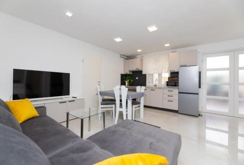 Apartmani ?anaki Supetar