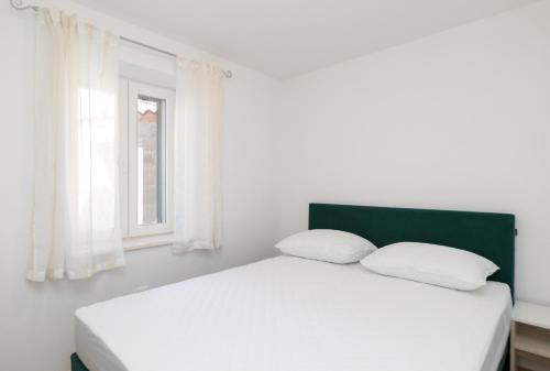 Apartmani ?anaki Supetar