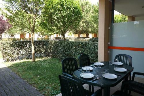 Modern Residence With Pool Quiet Location - Apartment With Private Garden