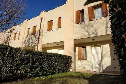 Modern Residence With Pool Quiet Location - Apartment With Private Garden