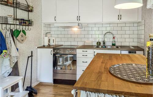 Nice Home In K�llby With Wifi And 2 Bedrooms